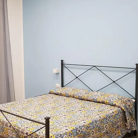 B & Beach House *